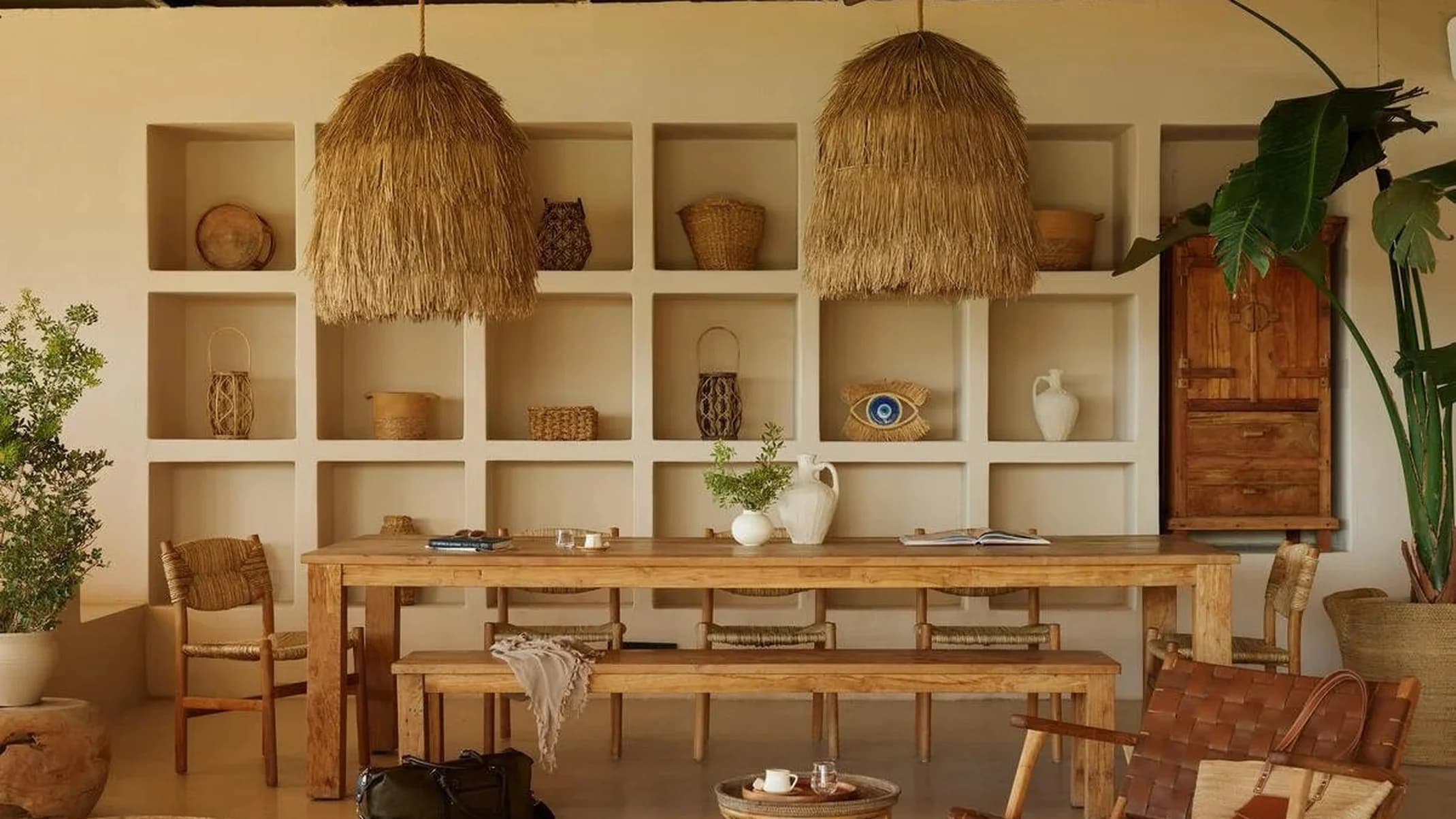 Hotels.com Gaia by the Sea hospitality photography of a relaxed indoor dining space in Ceşme, Turkey.